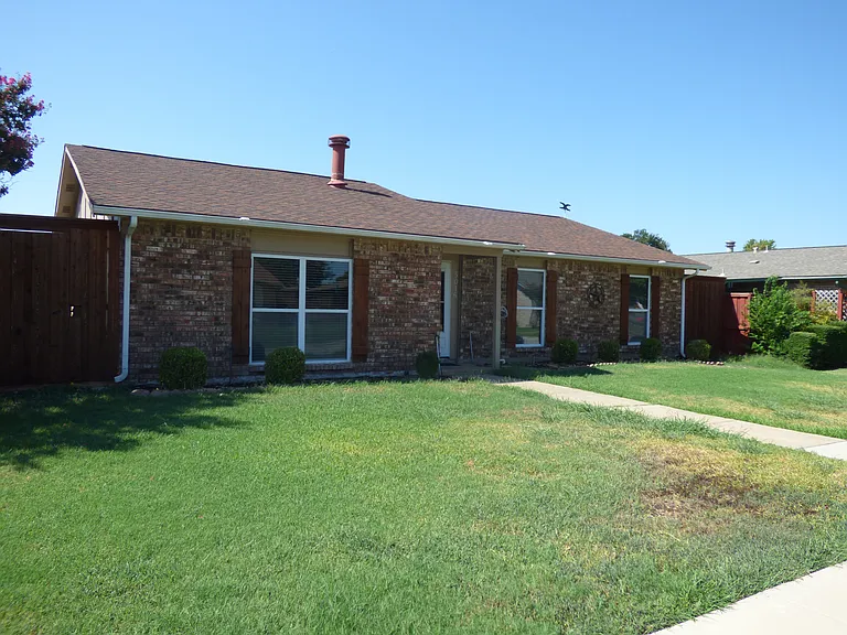 5016 Roberts Dr — Photo 2