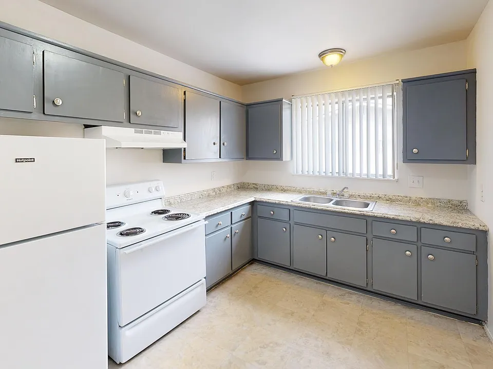 Denway Circle Apartments