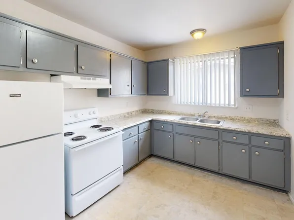 Denway Circle Apartments