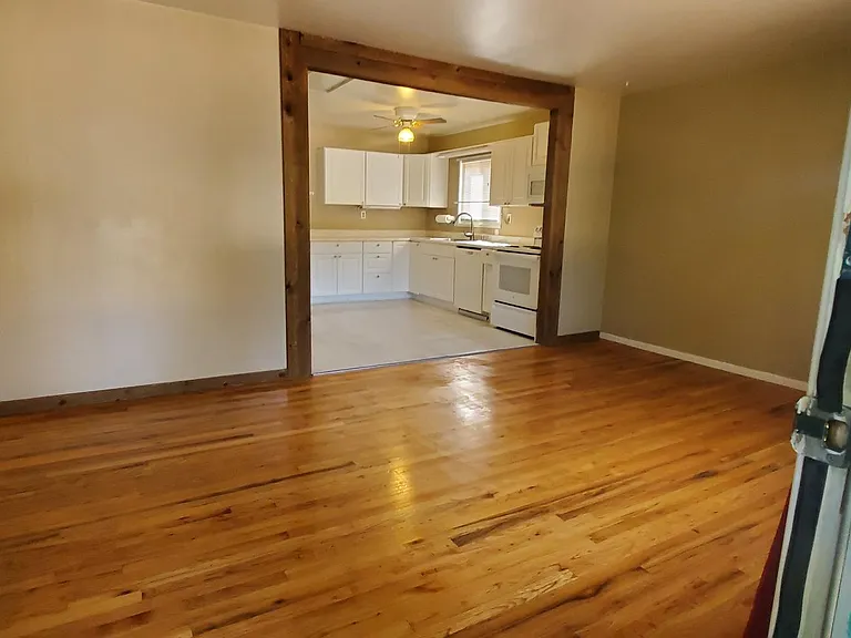 1013 Florence Ave — Photo 4