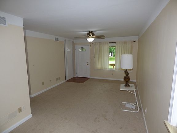 3rd image of 4850 Summerhill Dr