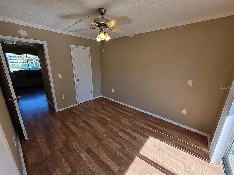 139 Oyster Bay Cir #220 — Photo 15