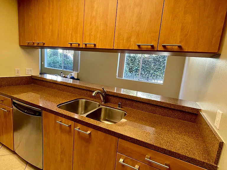 812 N Hudson Ave #105 — Photo 6