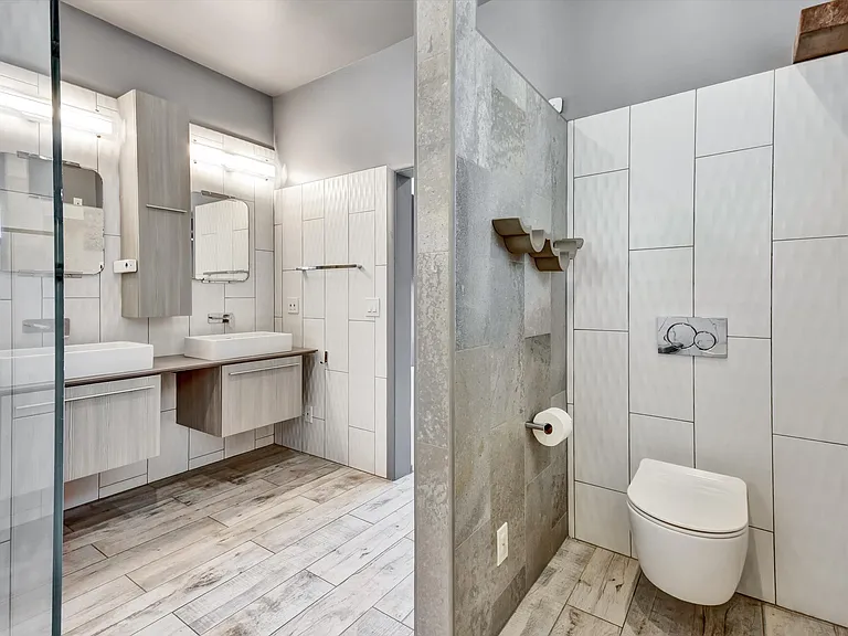 7001 Buckingham Blvd — Photo 11