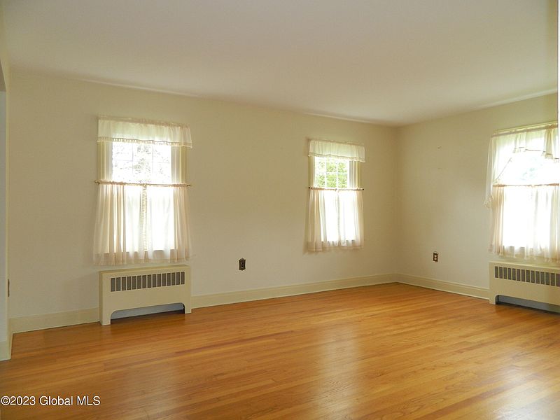 3rd image of 16 Highland Court