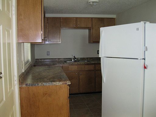 4th image of 8015 Eaton Ave
