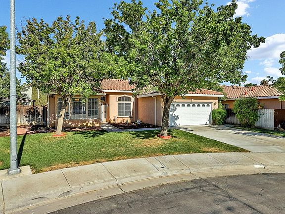 2nd image of 1880 Cabrillo Ct