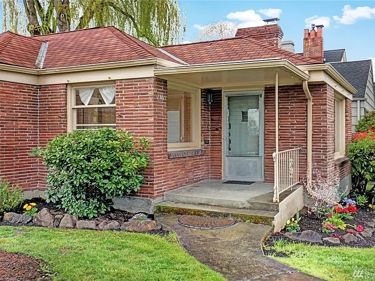 2301 McGilvra Blvd E — Photo 2