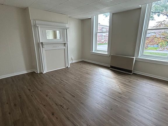 2nd image of 305 23rd St APT 1