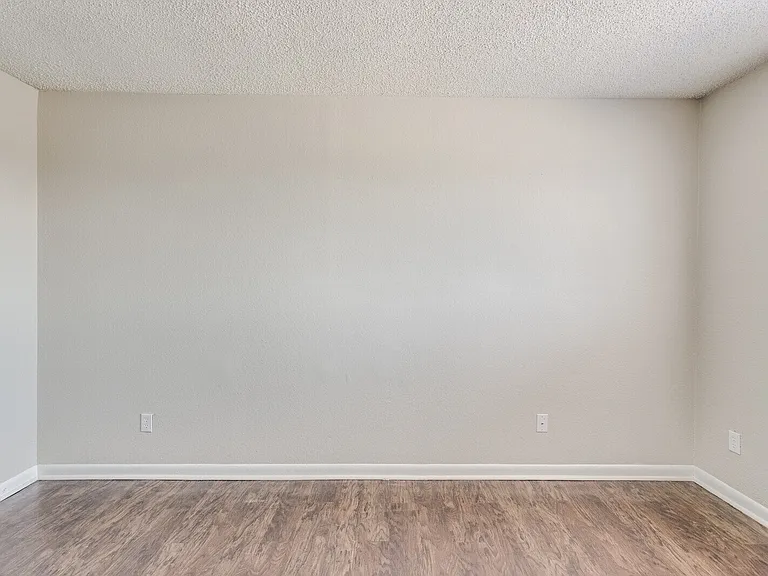 817 SW 23rd St #6 — Photo 32