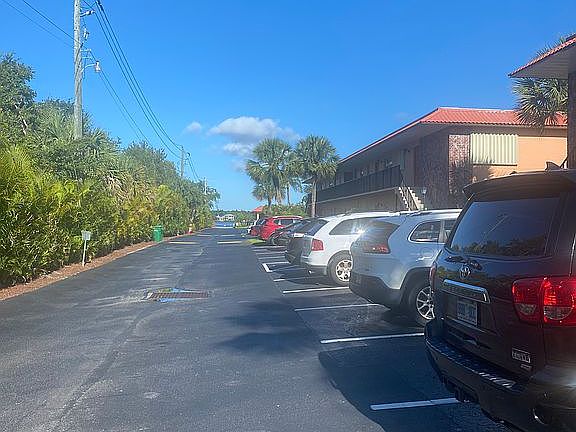 Your 2 min walk to riverside