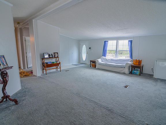 2nd image of 21921 Lakeview Dr