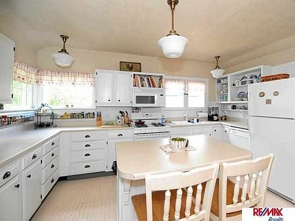 5th image of 4524 Charles St