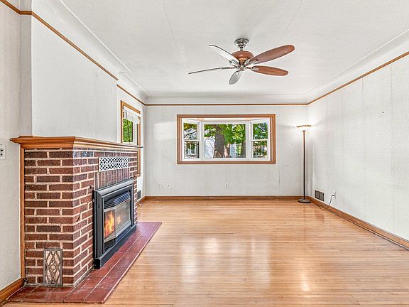 5th image of 615 12th Ave NW