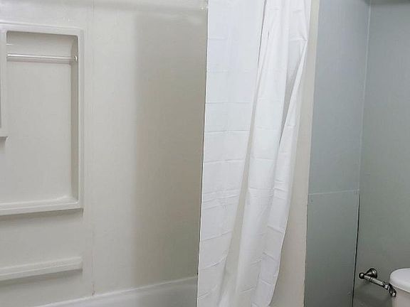 5th image of 833 Clancy Ave NE #1