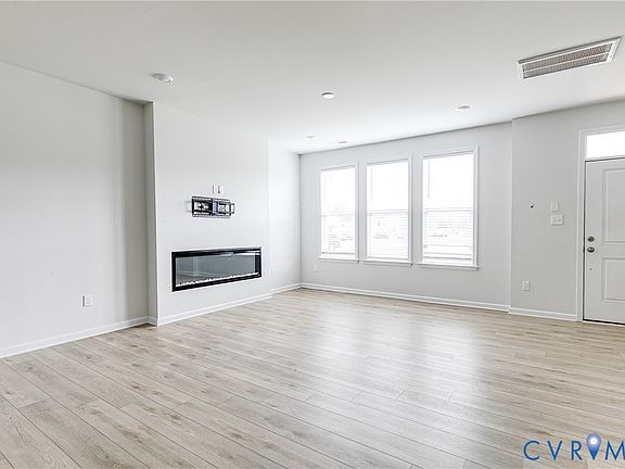 2nd image of 352 Mount McCauley Way King