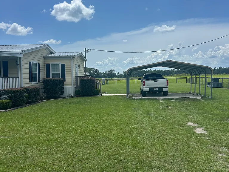 394 SW Lunsford Ter — Photo 3