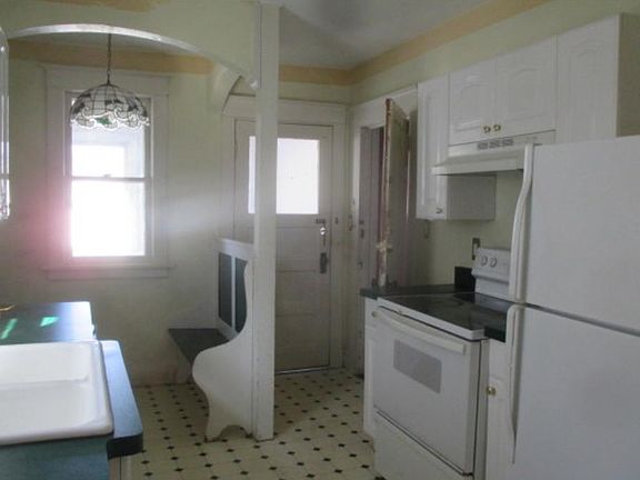 2nd image of 973 Juno Ave
