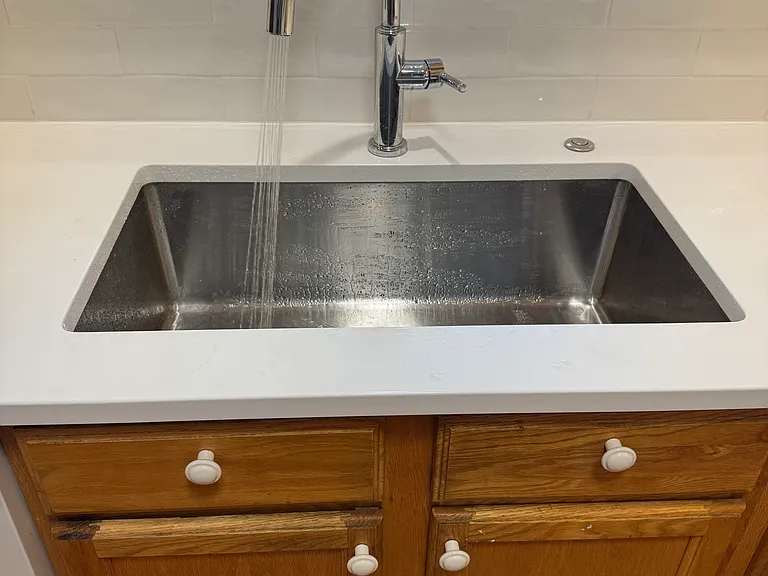 New quartz countertop, undermount sink. disposal air switch, Delta Faucet all new.