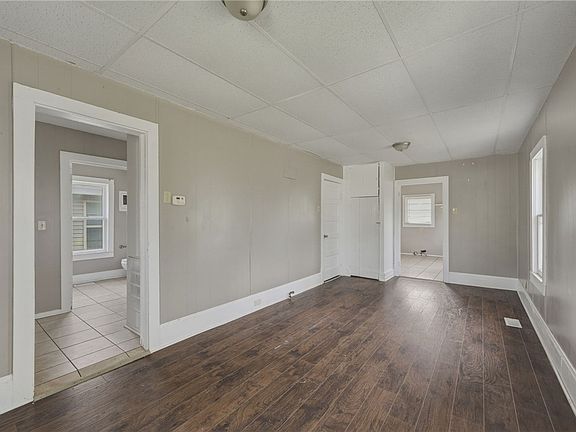 5th image of 203 S Schifferdecker Ave