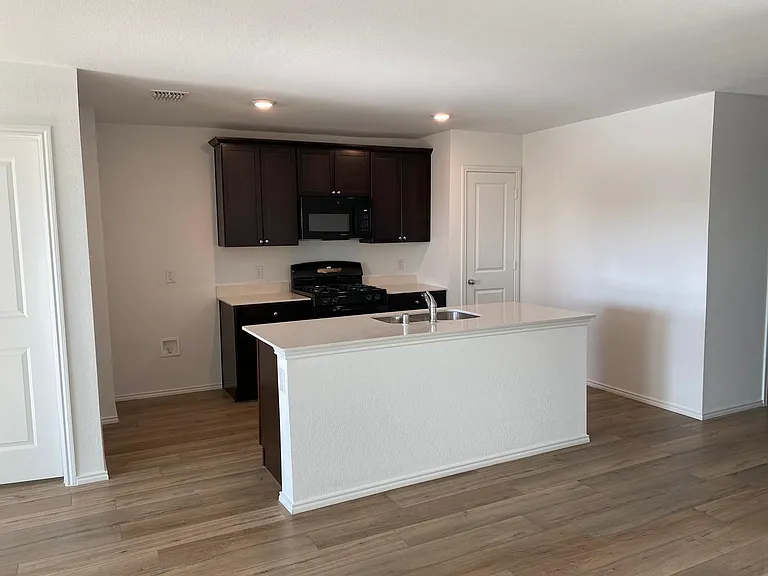 1609 River Crossing Dr — Photo 3