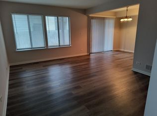 8 Elm Ct #8, Bolingbrook, IL 60440