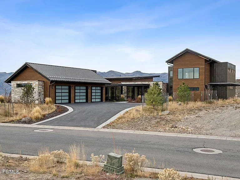 2005 Lookout Peak Cir — Photo 71