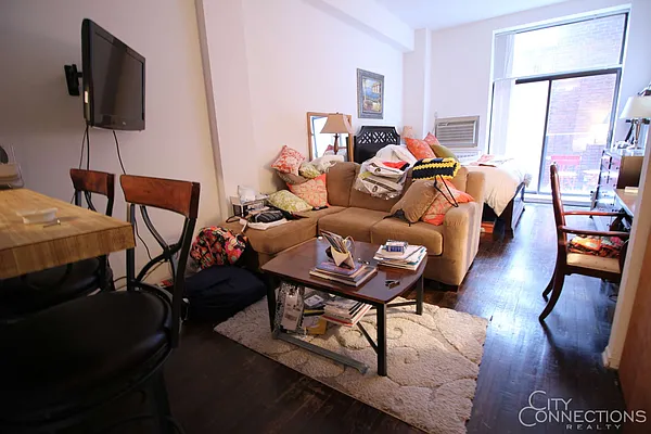 Rented by City Connections Realty | media 9