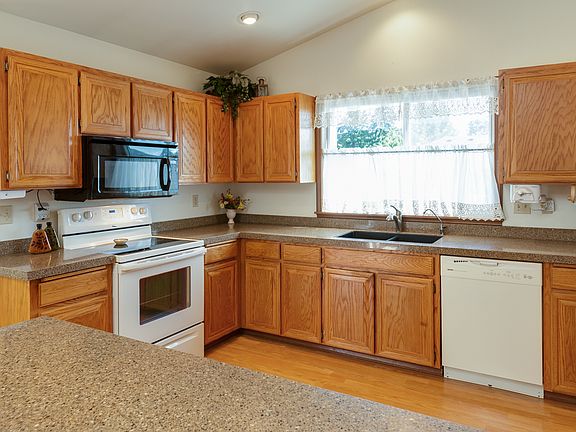 4th image of 823 169th Pl SW