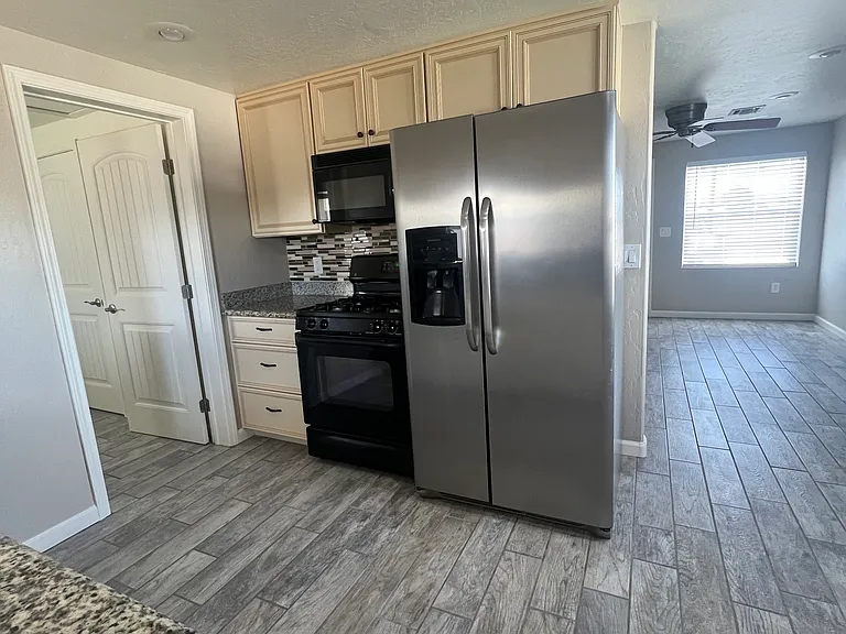 931 N 1st Ave — Photo 8