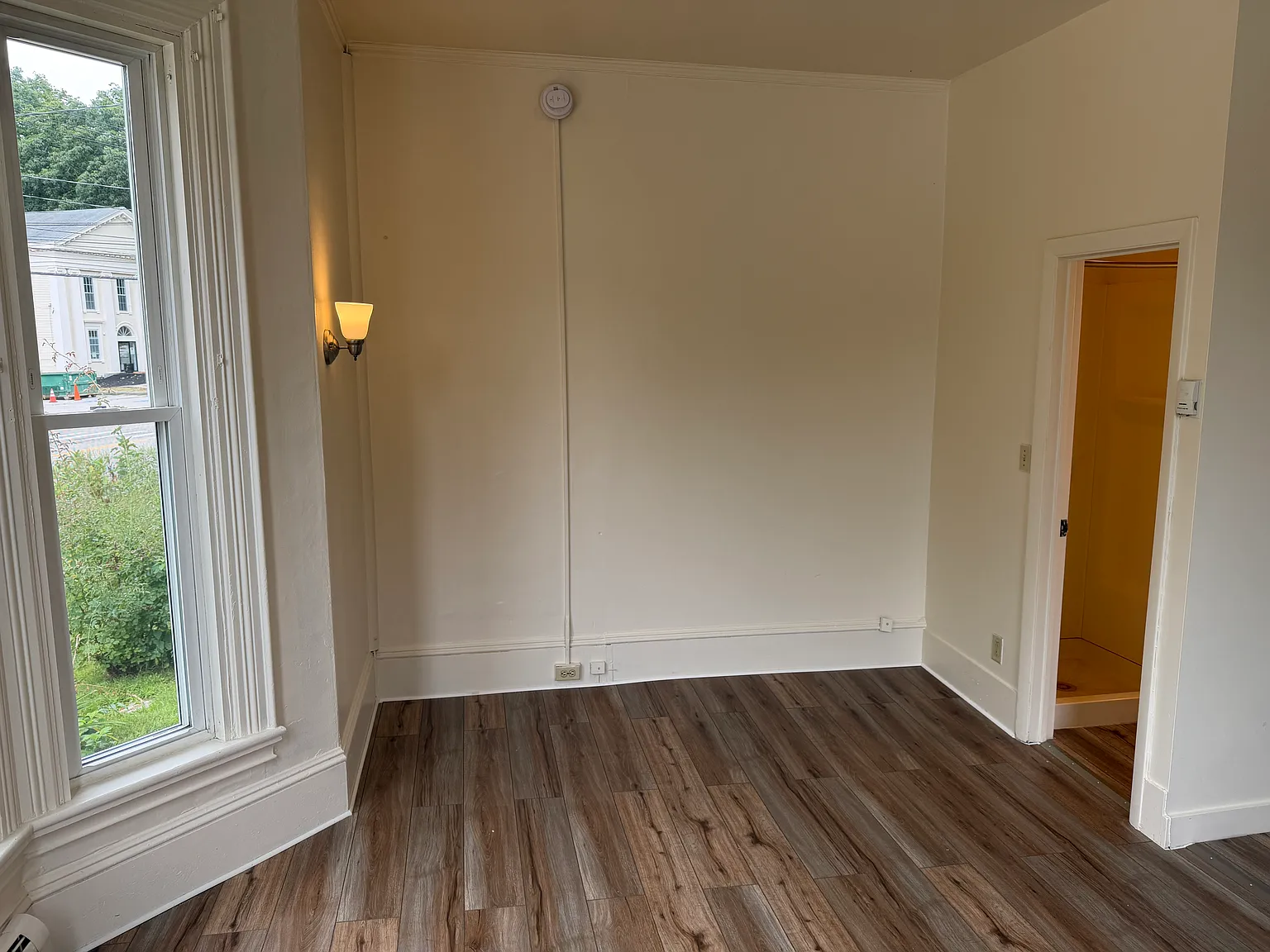 Studio, 300 sqft, $1,300 — Photo 3
