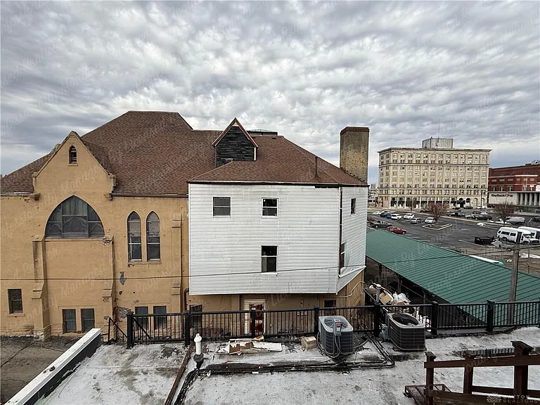 44 W High St #D — Photo 25