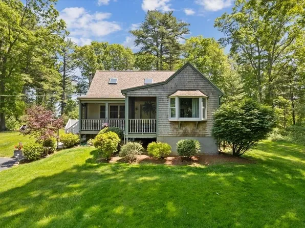 33 Stone St, Middleboro, MA 02346