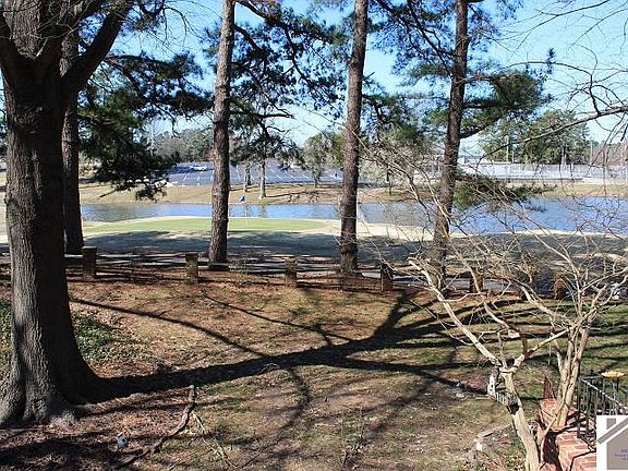 4th image of 405 Golf Club Ln