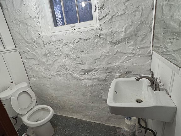 Private 1/2 bath