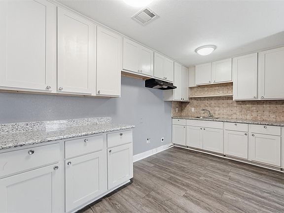 3rd image of 11375 Allwood St