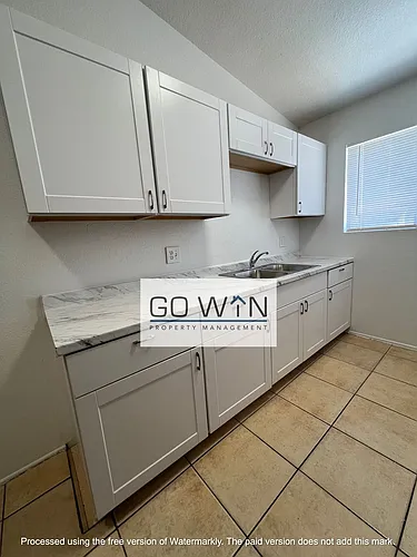 260 W 8th Ave Photo 1