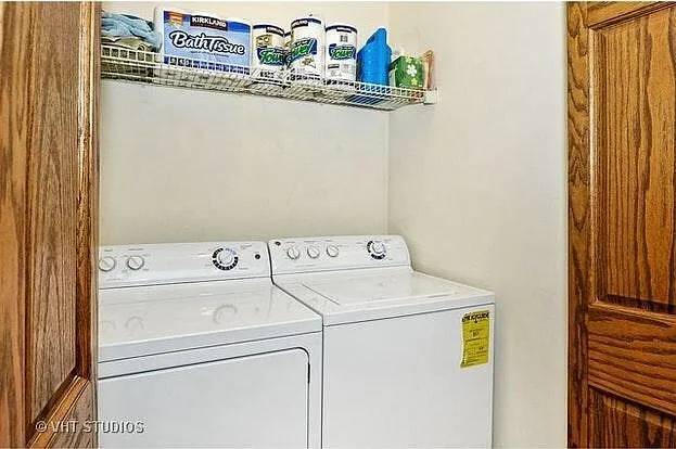 1126 W Roscoe St — Photo 3