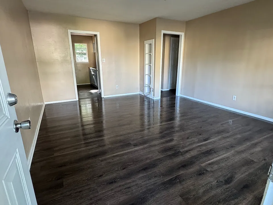 701 N Sampson Ave #7