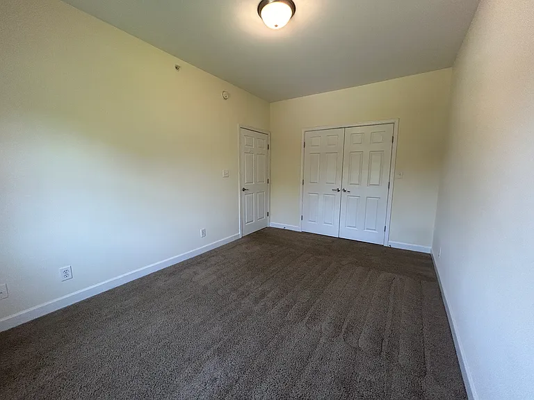 Kendall Square Apartments — Photo 64