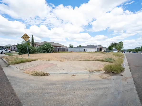 101 Saint Hunna Ct, Laredo, TX 78046