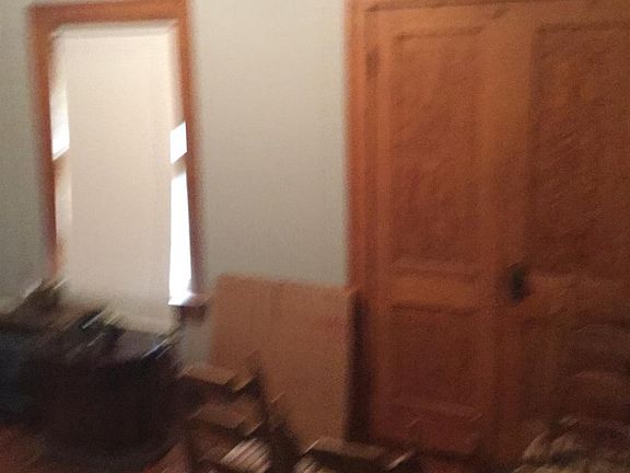 5th image of 826 S 35th St