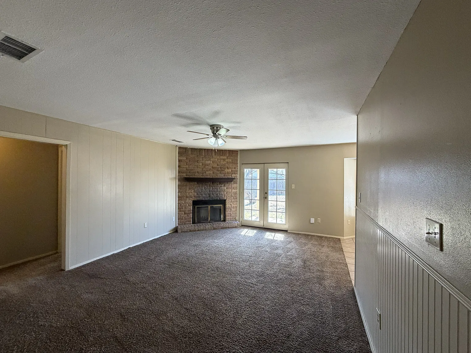 3 bed, 1333 sqft, $2,200 — Photo 4