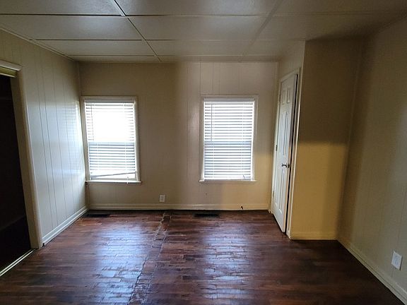 4th image of 208 Pleasant St