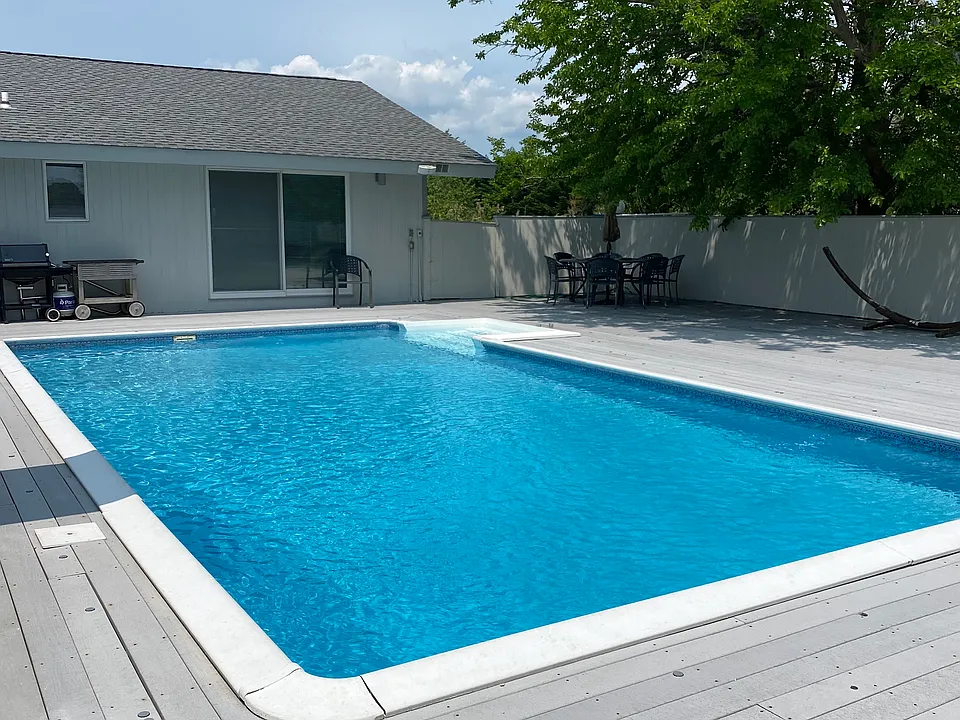 22 Meadow Ln