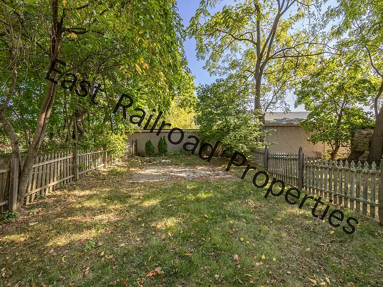 E Railroad Ave — Photo 30