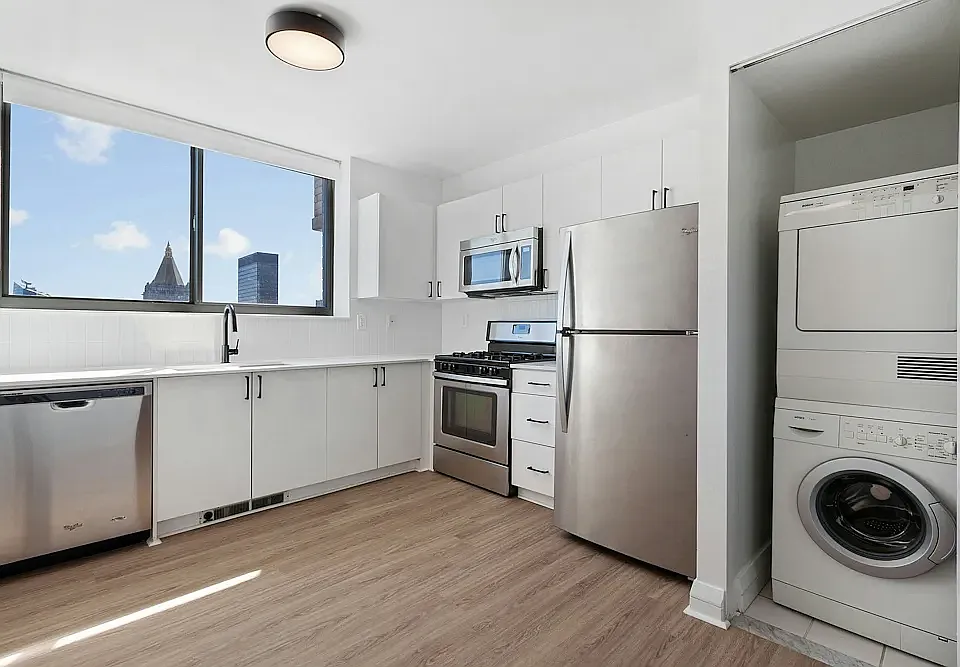 800 6th Ave #32E