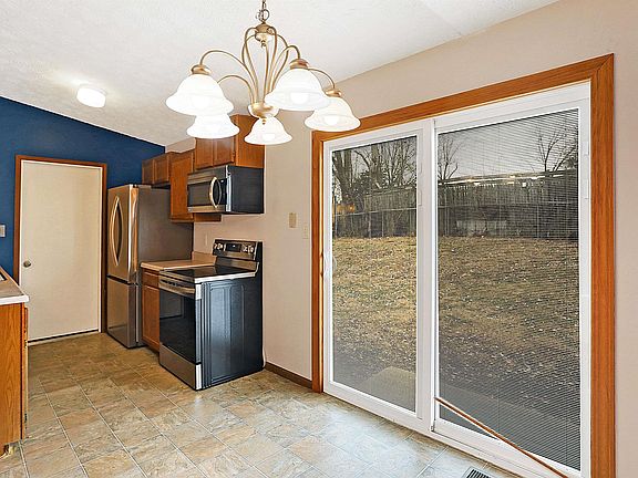 3rd image of 3838 W Woodhaven Dr