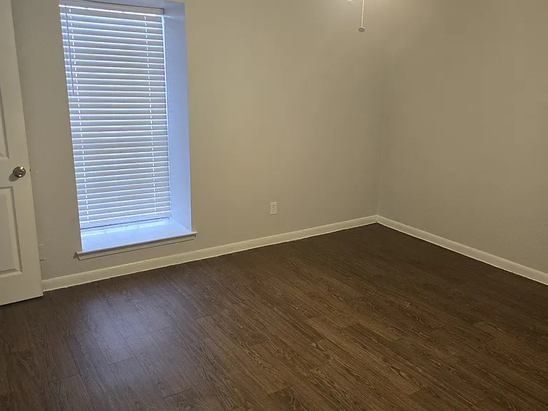 Alamo Apartments — Photo 29