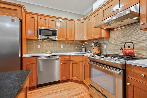 Sold by Avenue Sotheby's International Realty | media 2